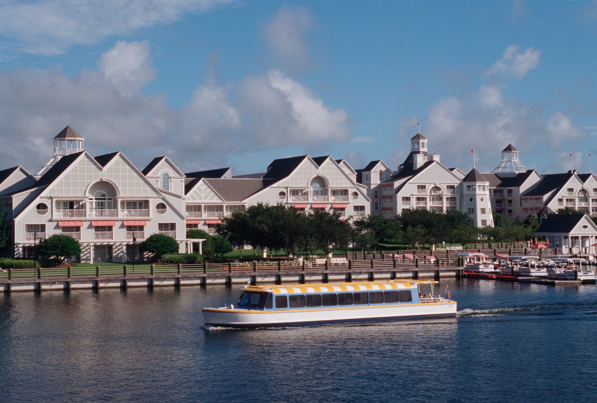 Yacht_Club_Exterior_Boat-3001x2029-d5c1b39